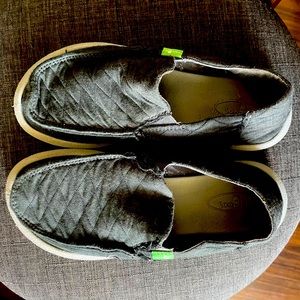 *Practically New* Sanuk Youth Sidewalk Surfers Size 5